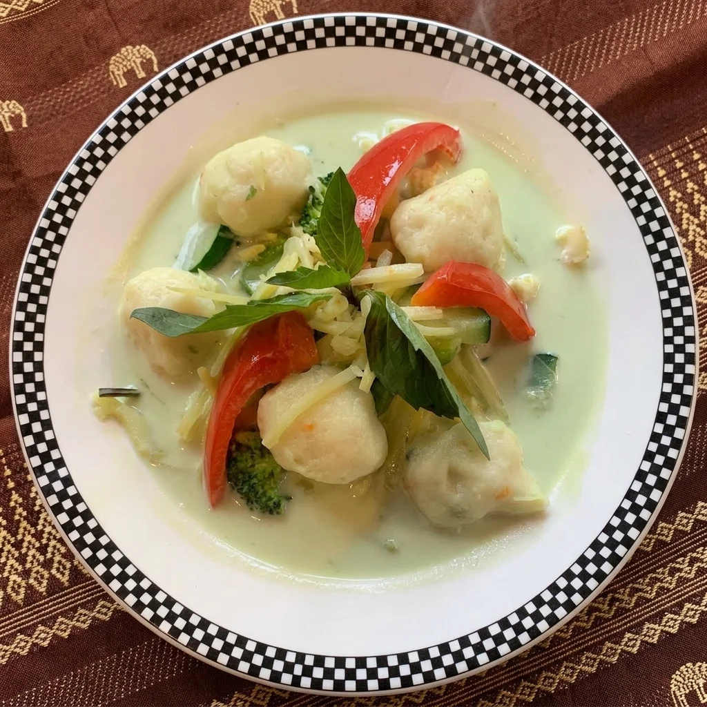 Green curry chicken simmered in coconut milk with Thai basil at Tom Yum Thai in Winnipeg, MB